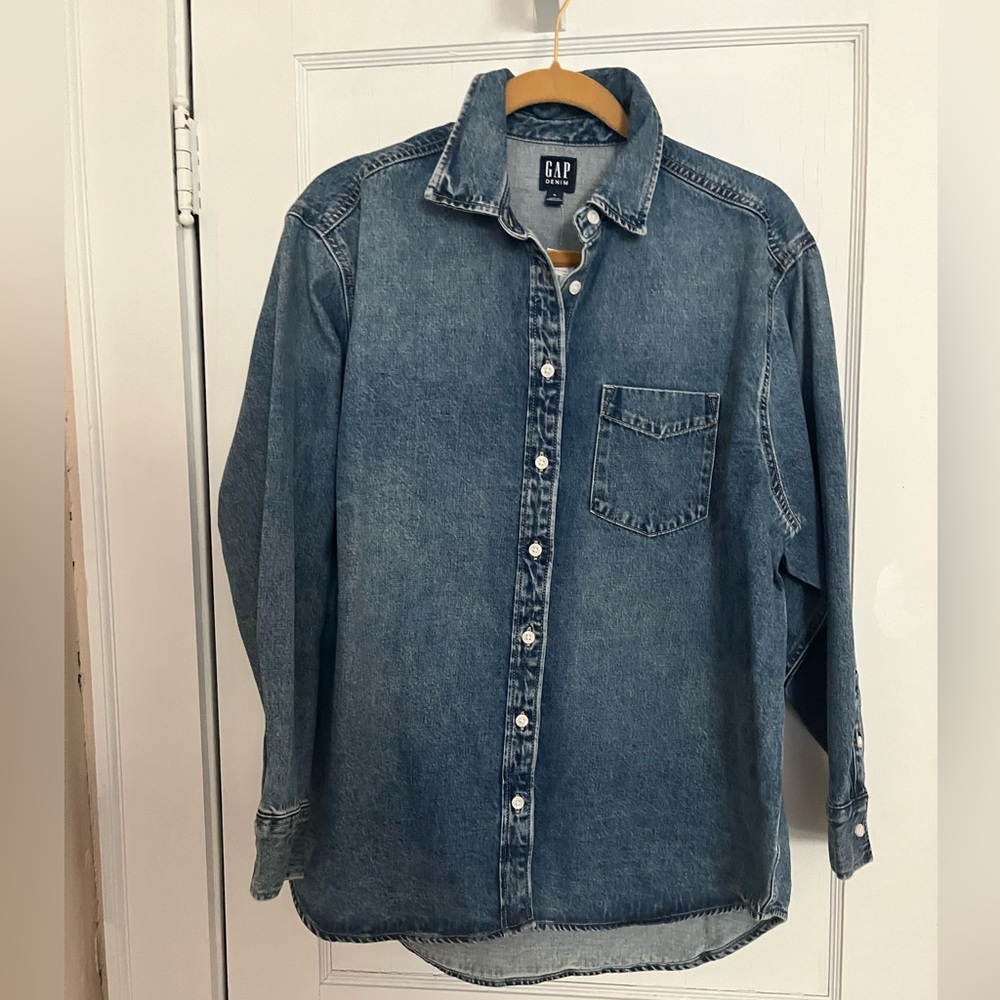 NWT: Gap Denim Button down